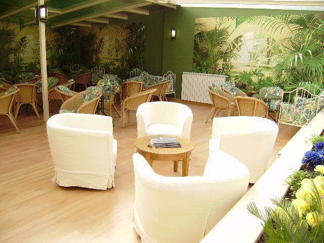 Ah El Parque - Arturo Soria Centro Hotel Madrid Restoran gambar